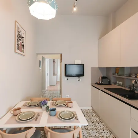 Apartament Downtown Delux Shallvaret