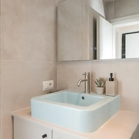 Downtown Delux Shallvaret * Tirana