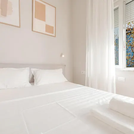 Apartament Downtown Delux Shallvaret