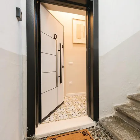 Downtown Delux Shallvaret Apartament