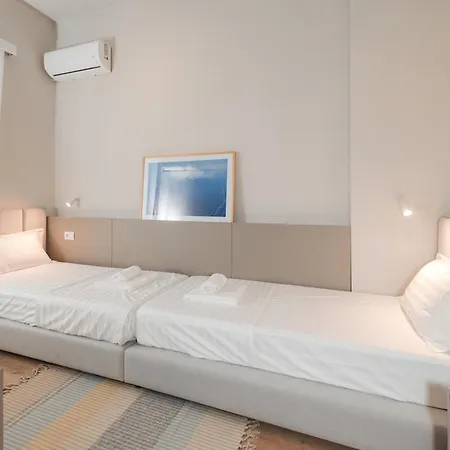 Apartament Downtown Delux Shallvaret