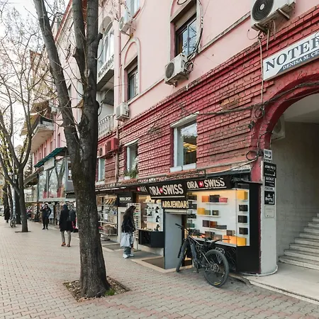 Downtown Delux Shallvaret Tirana