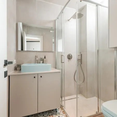 Downtown Delux Shallvaret Appartamento