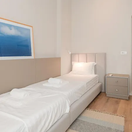 Appartamento Downtown Delux Shallvaret