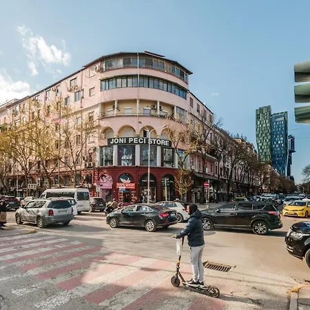 Downtown Delux Shallvaret * ティラナ