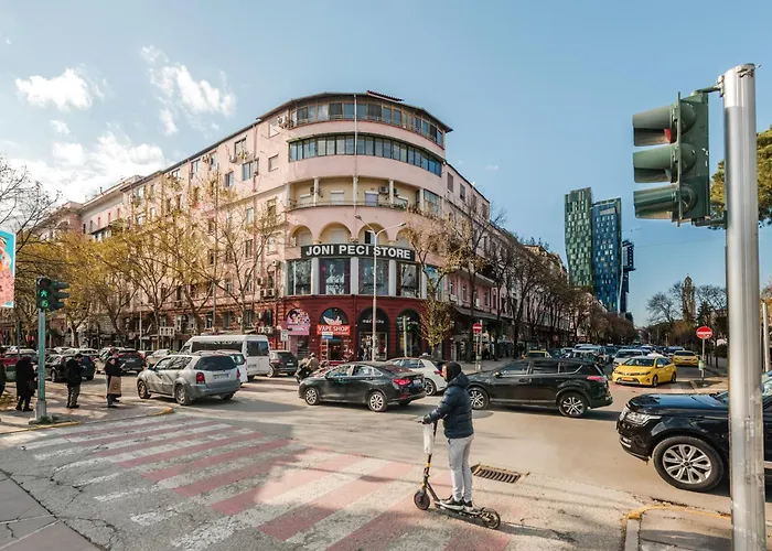 Downtown Delux Shallvaret * Tirana